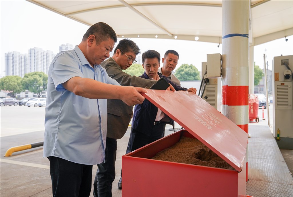 DSC01235-1.jpg DSC01235-1.jpg